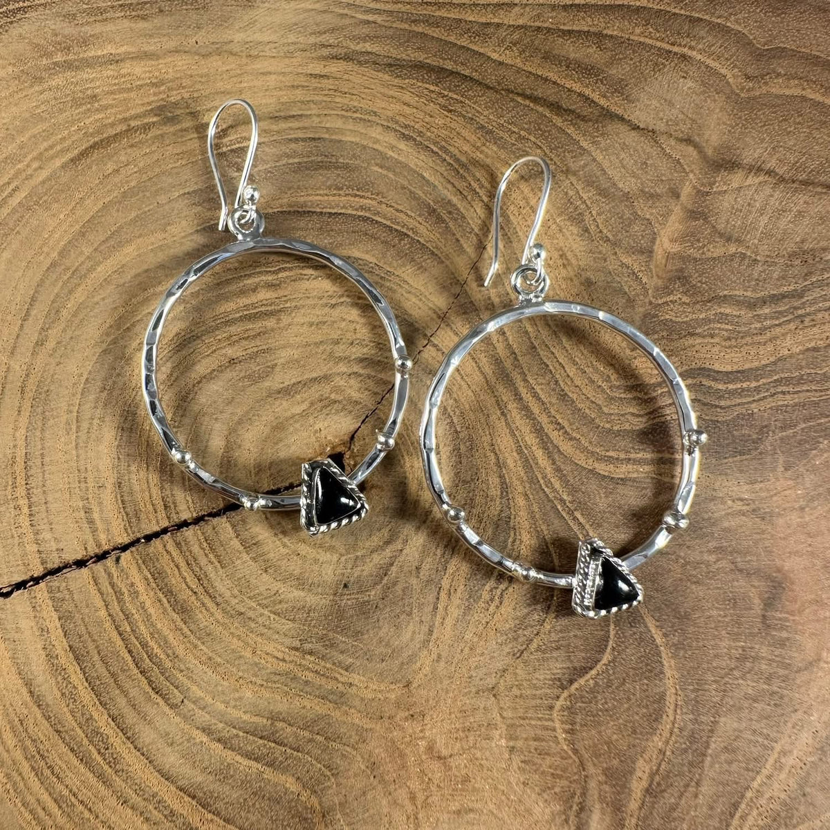 Onyx Triangle Hammered Hoop