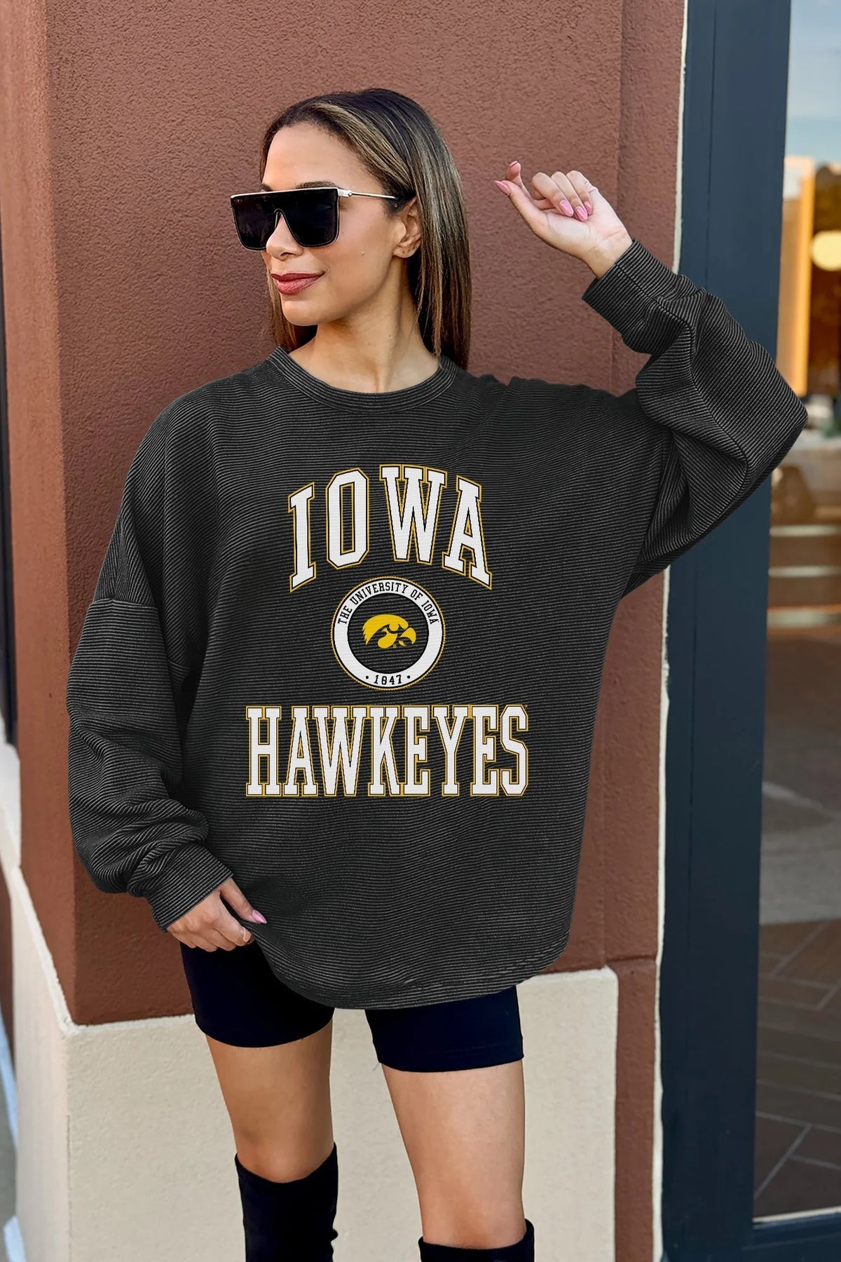 IOWA HAWKEYES RELENTLESS VINTAGE WASH CORDED PULLOVER