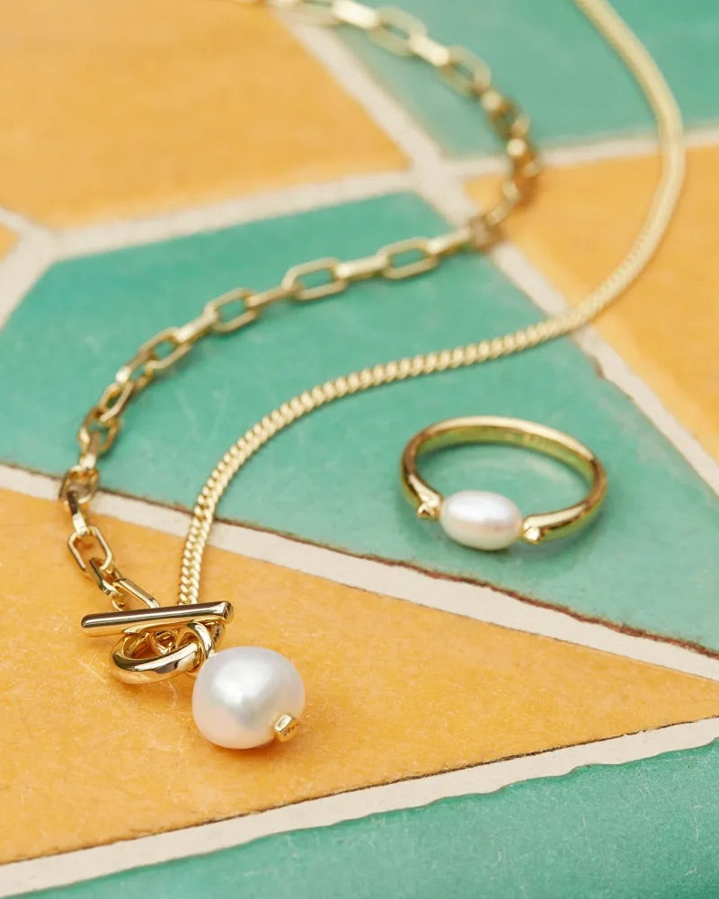 Kendra Scott Leighton Gold Pearl Band Ring in White Pearl