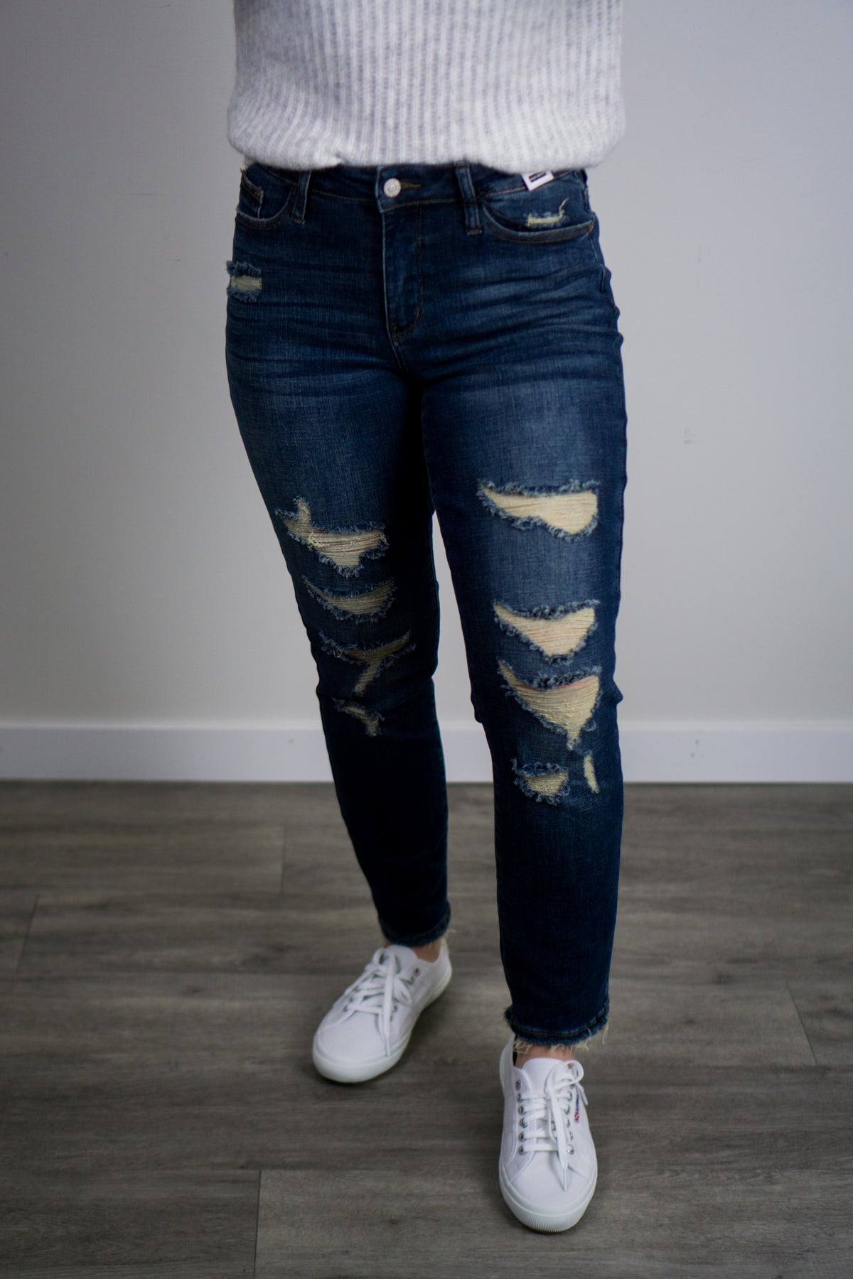 Judy Blue Mid-Rise Destroyed Boyfriend Jean